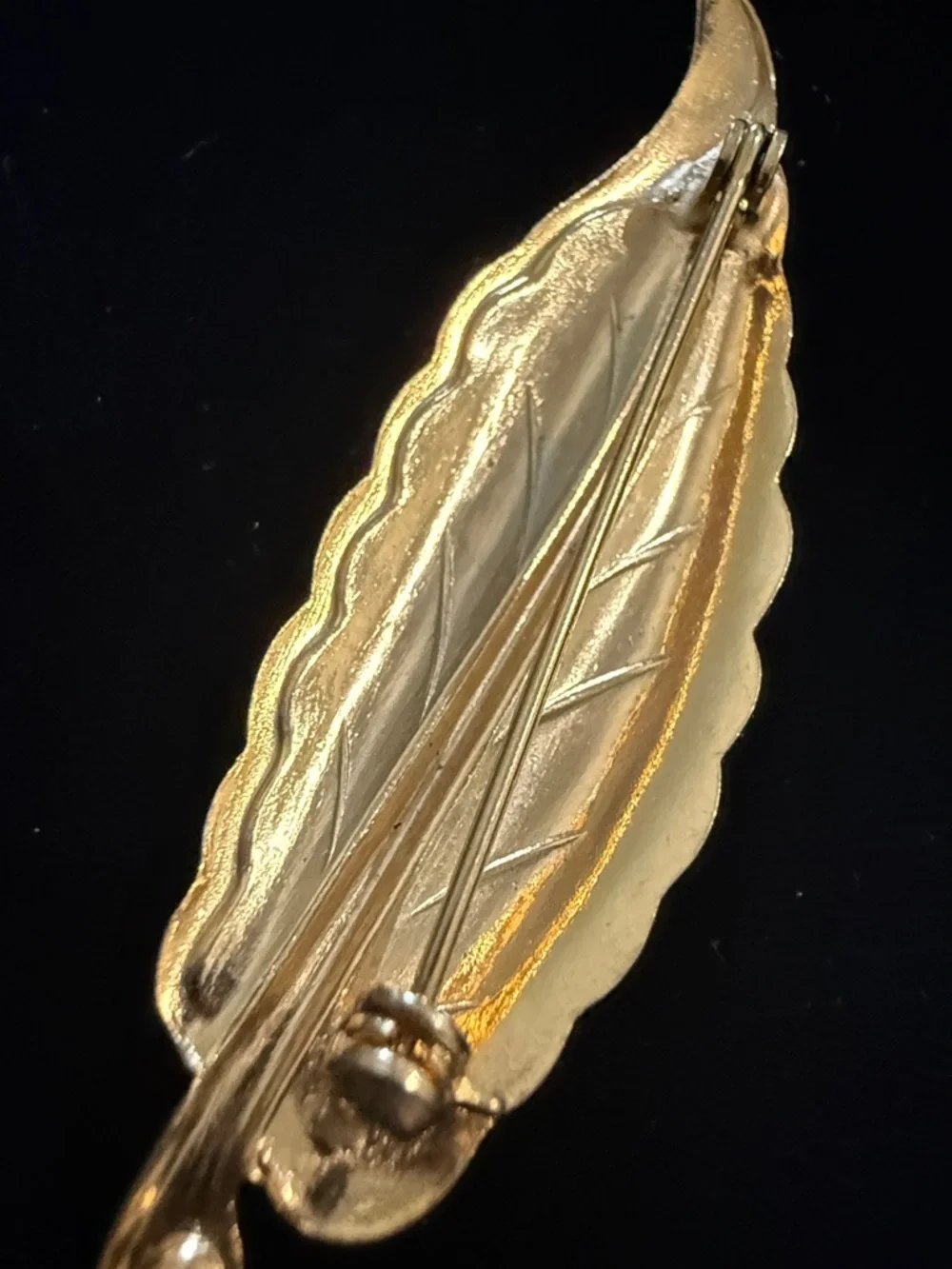 Gold Leaf Brooch Pin